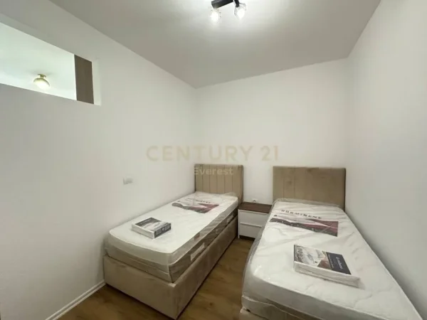 Tirane, jepet me qera apartament 2+1 Kati 8, 77 m² 1.000 € (ZOGU I ZI)