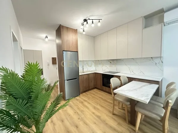 Tirane, jepet me qera apartament 2+1 Kati 8, 77 m² 1.000 € (ZOGU I ZI)