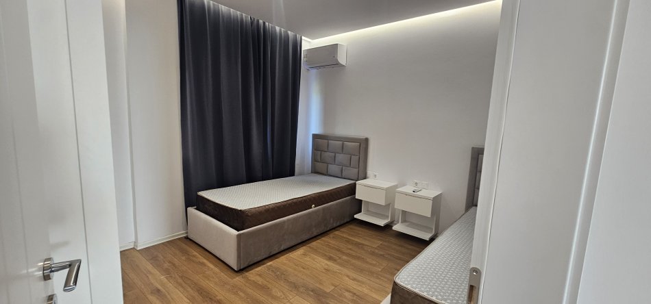 Tirane, jepet me qera apartament 3+1+Aneks+Ballkon , 105 m² 550 € 