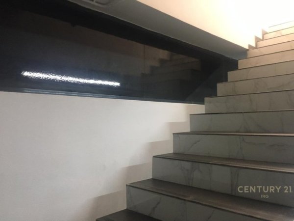 Tirane, jepet me qera ambjent biznesi Kati 0, 100 m² 1.600 € (Stadiumi Dinamo)