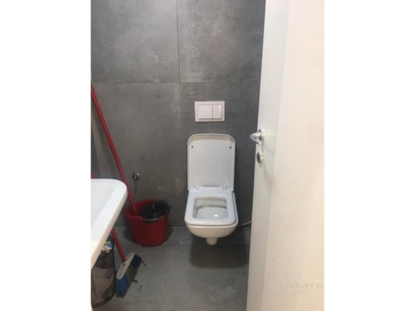 Tirane, jepet me qera ambjent biznesi Kati 0, 100 m² 1.600 € (Stadiumi Dinamo)
