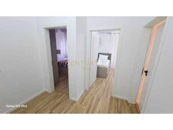 Tirane, jepet me qera apartament 2+1 Kati 2, 82 m² 700 € (Xhamllik)