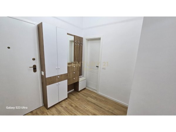 Tirane, jepet me qera apartament 2+1 Kati 2, 82 m² 700 € (Xhamllik)