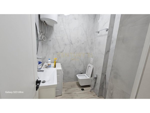 Tirane, jepet me qera apartament 2+1 Kati 2, 82 m² 700 € (Xhamllik)
