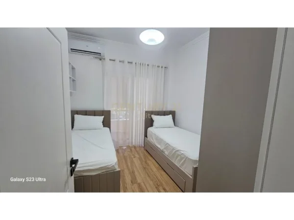 Tirane, jepet me qera apartament 2+1 Kati 2, 82 m² 700 € (Xhamllik)