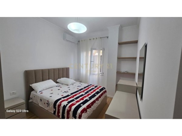 Tirane, jepet me qera apartament 2+1 Kati 2, 82 m² 700 € (Xhamllik)