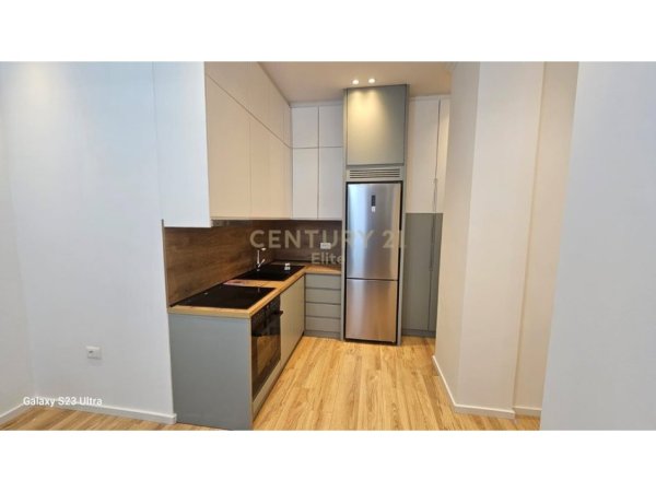 Tirane, jepet me qera apartament 2+1 Kati 2, 82 m² 700 € (Xhamllik)
