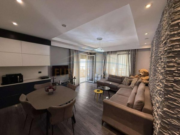 Tirane, jepet me qera apartament 2+1 Kati 3, 105 m² 850 € (Fresk,)