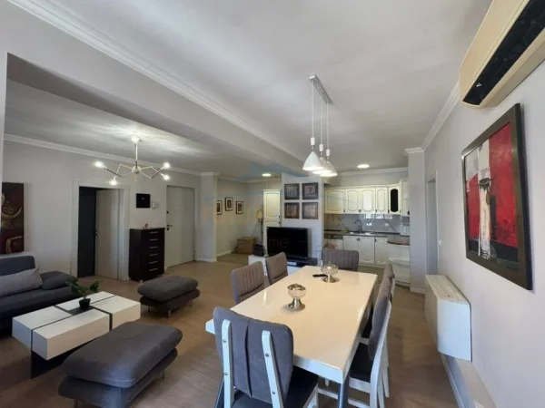 Tirane, jepet me qera apartament 3+1 Kati 6, 125 m² 1.100 € 