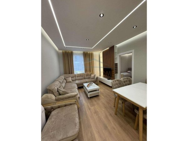 Tirane, jepet me qera apartament 3+1+Ballkon Kati 6, 110 m² 630 € (univers city)