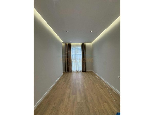 Tirane, jepet me qera apartament 3+1+Ballkon Kati 6, 110 m² 630 € (univers city)