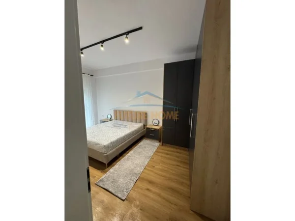 Tirane, jepet me qera apartament 1+1 Kati 7, 60 m² 500 € (Rezidenca "Kadiu".)