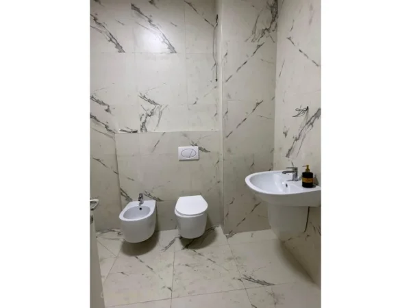 Tirane, jepet me qera apartament 2+1 Kati 2, 107 m² 650 € (ASTIR)
