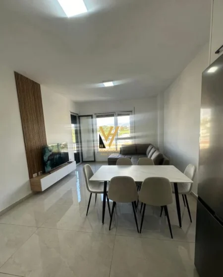Tirane, jepet me qera apartament 2+1+Ballkon Kati 3, 103 m² 600 € (PASKUQAN)