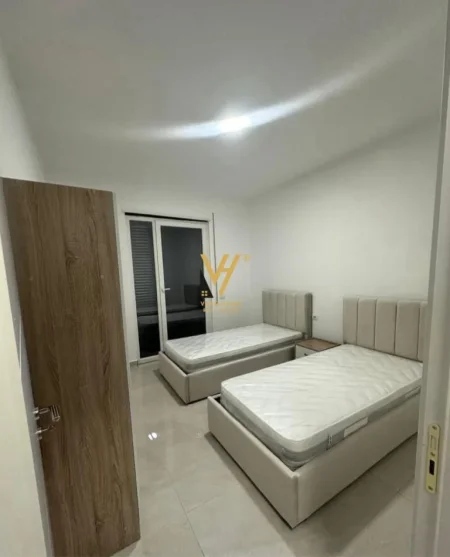Tirane, jepet me qera apartament 2+1+Ballkon Kati 3, 103 m² 600 € (PASKUQAN)