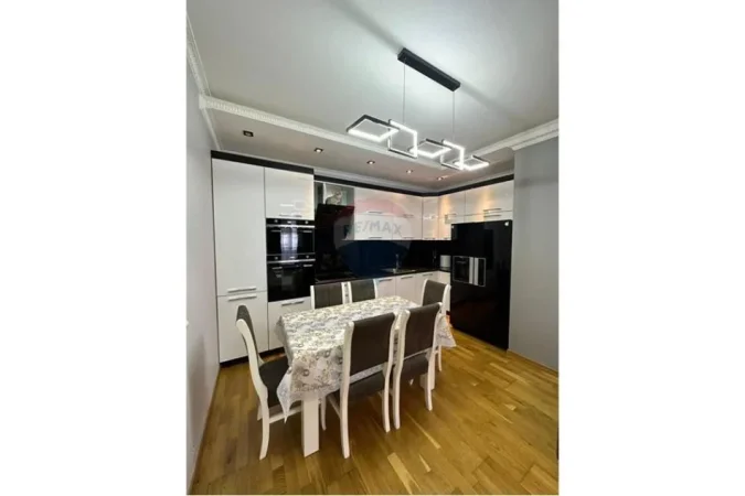 Tirane, jepet me qera apartament 2+1 , 115 m² 600 € (Astir)