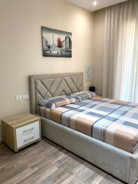 Tirane, jepet me qera 2+1+Ballkon , 85 m² 550 € (Ali Demi)