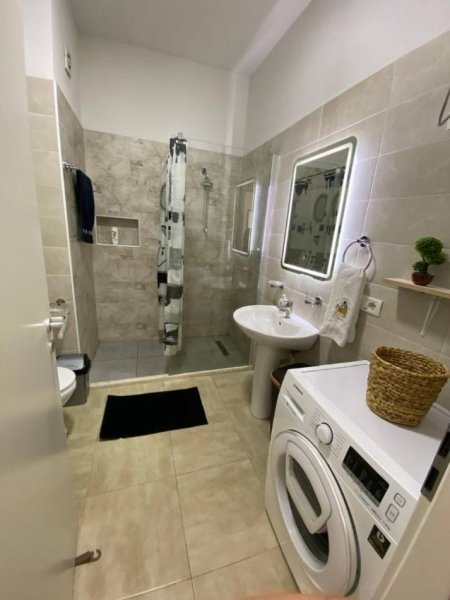 Tirane, jepet me qera 2+1+Ballkon , 85 m² 550 € (Ali Demi)