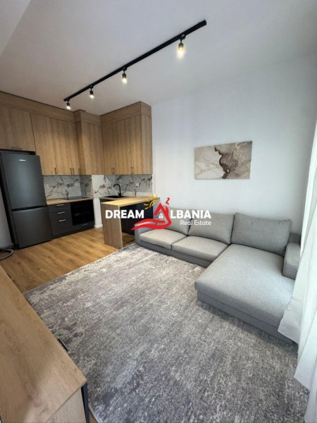 Tirane, jepet me qera apartament 1+1 , 60 m² 550 € (Ali Demi)