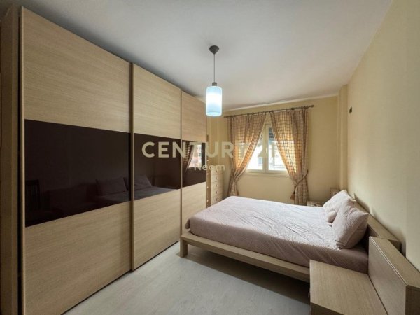 Tirane, jepet me qera apartament 2+1+Ballkon Kati 5, 99 m² 850 € (KOMUNA E PARISIT)