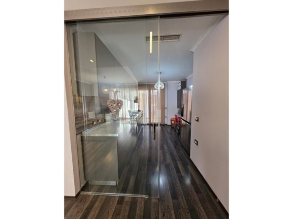 Tirane, jepet me qera apartament 2+1+Ballkon Kati 3, 111 m² 1.400 € (Rruga e Kosovareve)