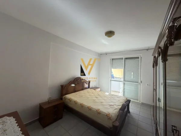 Tirane, jepet me qera apartament 4+1+Ballkon Kati 8, 160 m² 1.000 € (RRUGA FORTUZI)