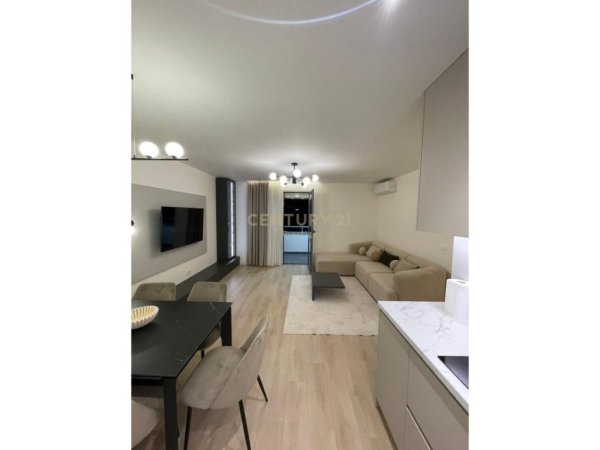 Tirane, jepet me qera apartament 2+1+Aneks+Ballkon Kati 8, 110 m² 1.200 € (Prane Ambasades Amerikane)