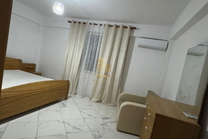 Tirane, jepet me qera shtepi 1+1+Ballkon Kati 1, 50 m² 430 € (Prane Kupoles)