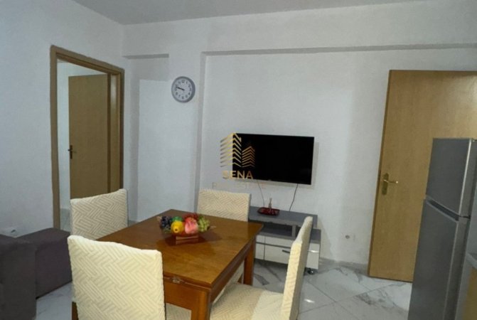 Tirane, jepet me qera shtepi 1+1+Ballkon Kati 1, 50 m² 430 € (Prane Kupoles)