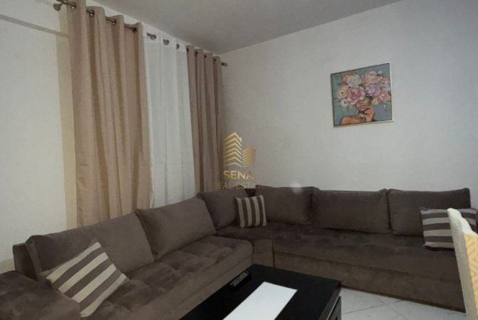 Tirane, jepet me qera shtepi 1+1+Ballkon Kati 1, 50 m² 430 € (Prane Kupoles)