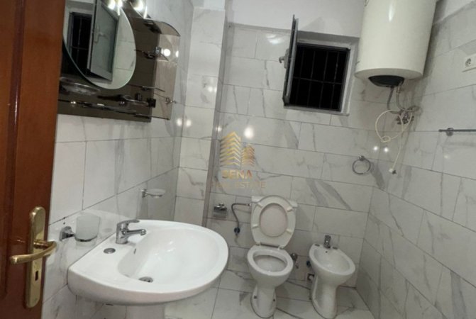 Tirane, jepet me qera shtepi 1+1+Ballkon Kati 1, 50 m² 430 € (Prane Kupoles)