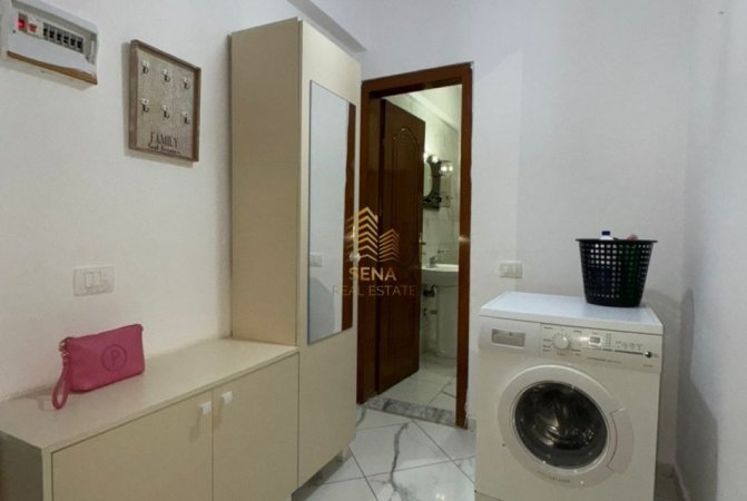 Tirane, jepet me qera shtepi 1+1+Ballkon Kati 1, 50 m² 430 € (Prane Kupoles)