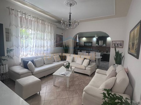 Durres, shitet apartament 3+1 Kati 2, 131 m² 155.000 € 