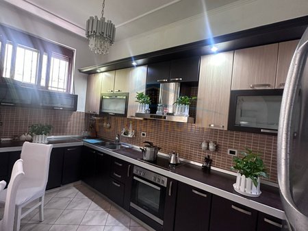 Durres, shitet apartament 3+1 Kati 2, 131 m² 155.000 € 