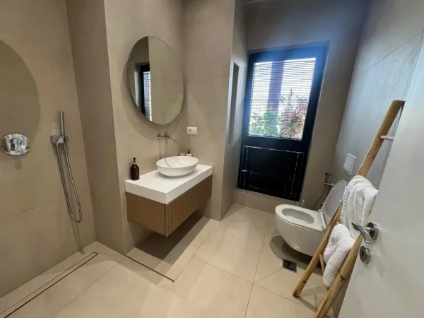 Tirane, shitet apartament 1+1 Kati 2, 70 m² 210.000 € (Rruga e kavajës)