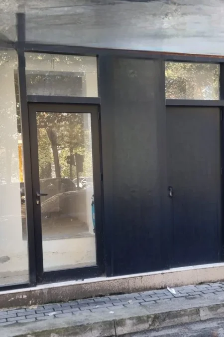 Jepet me Qira Dyqan në Unazë pranë Pallateve Delijorgji!,  Kati 0, 46 m² 1.200 €URO