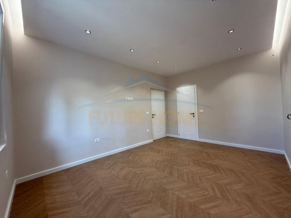 Tirane, shitet apartament 2+1 , 87m, kati 4, 255.000 € (Myslym Shyri)