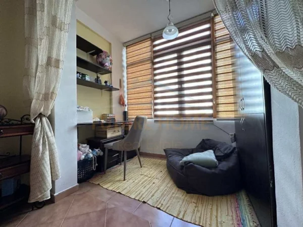 Tirane, shitet apartament 2+1+Ballkon , 94 m² 135.000 € (Misto Mame)