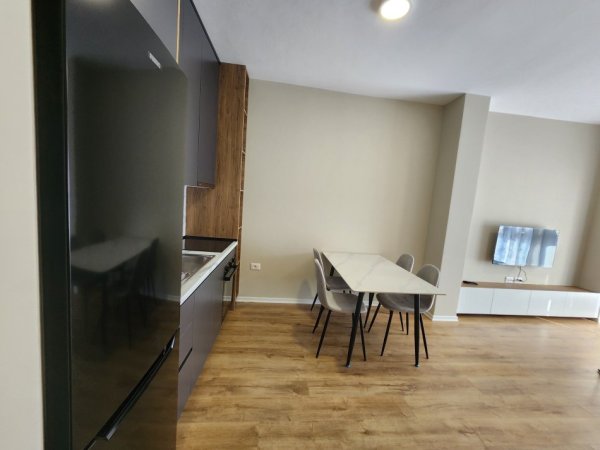 Tirane, jepet me qera apartament 1+1 Kati 9, 59 m² 550 € (Trio Tower)