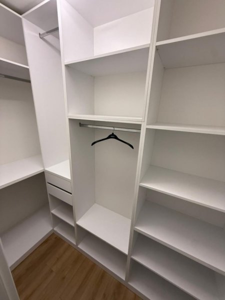 Tirane, jepet me qera 3+1 Kati 3, 150 m² 1.700 € 