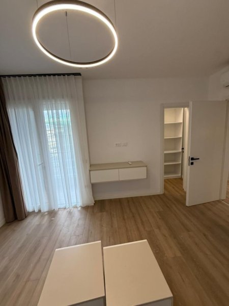 Tirane, jepet me qera 3+1 Kati 3, 150 m² 1.700 € 