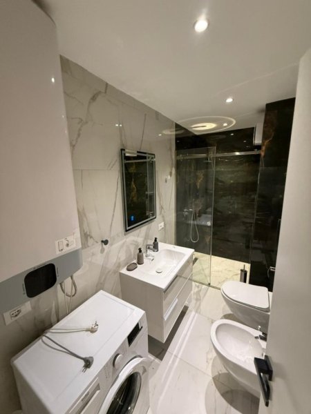 Tirane, jepet me qera 3+1 Kati 3, 150 m² 1.700 € 