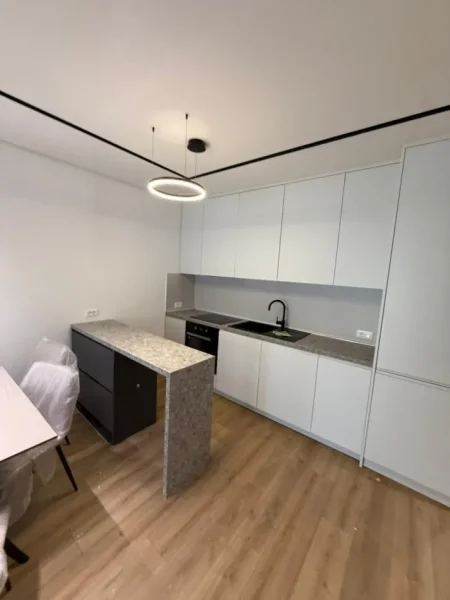 Tirane, jepet me qera 3+1 Kati 3, 150 m² 1.700 € 