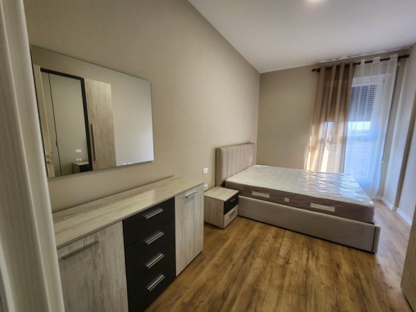 Tirane, jepet me qera apartament 1+1 Kati 9, 59 m² 550 € (Trio Tower)