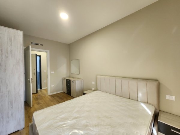 Tirane, jepet me qera apartament 1+1 Kati 9, 59 m² 550 € (Trio Tower)