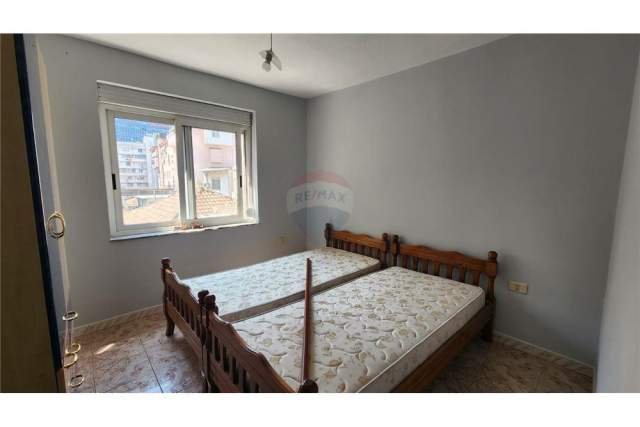 Tirane, shitet apartament 2+1+BLK Kati 4, 75 m² 125.000 Euro (Bulevardi Zogu I)