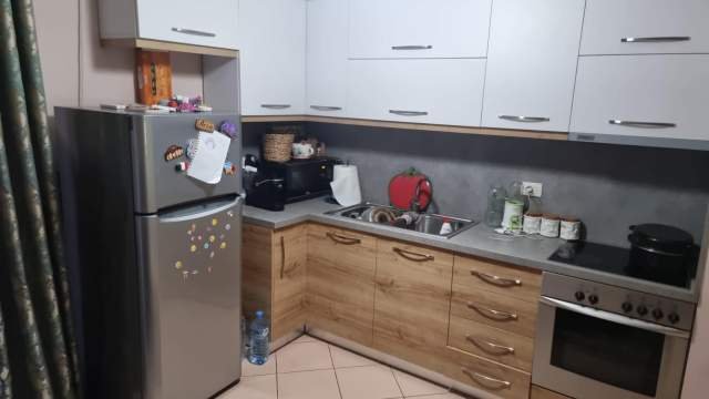 Tirane, jepet me qera apartament 2+1+BLK Kati 5, 85 m² 370 Euro (ASTIR jata 2)