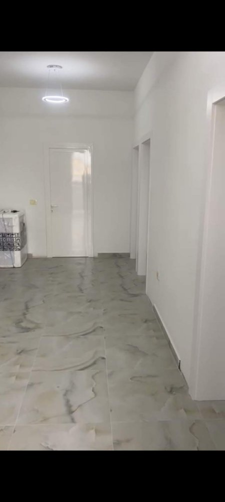 Tirane, jepet me qera Vile 3+1 Kati 2, 160 m² 450 Euro (rruga paro kita)