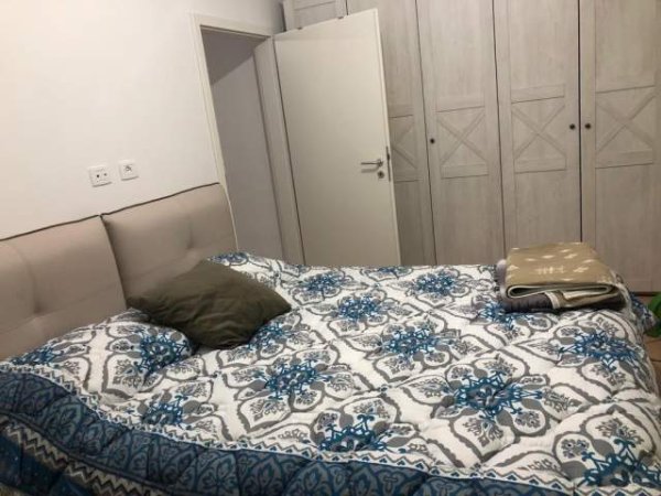 Tirane, jepet me qera apartament 2+1 Kati 4, 90 m² 450 Euro (Komuna e Parisit.)