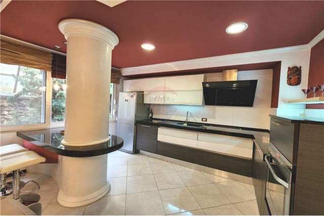 Tirane, jepet me qera apartament Kati 2, 117 m² 750 Euro (Rruga Peti)